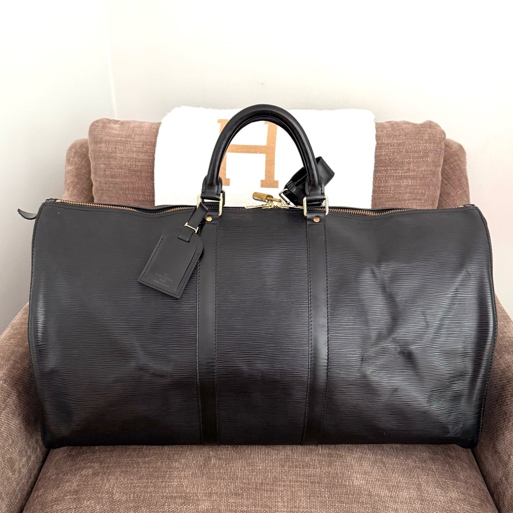 Authentic Louis Vuitton unisex Keepall 55 travel bag
M59142 black Epi leather - Picture 2 of 16